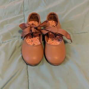 Toddler tan tap shoes